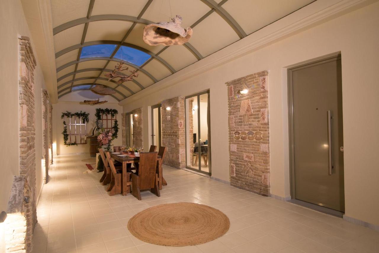 Lodge Modern Apartments, In Kalamaki Centre エクステリア 写真