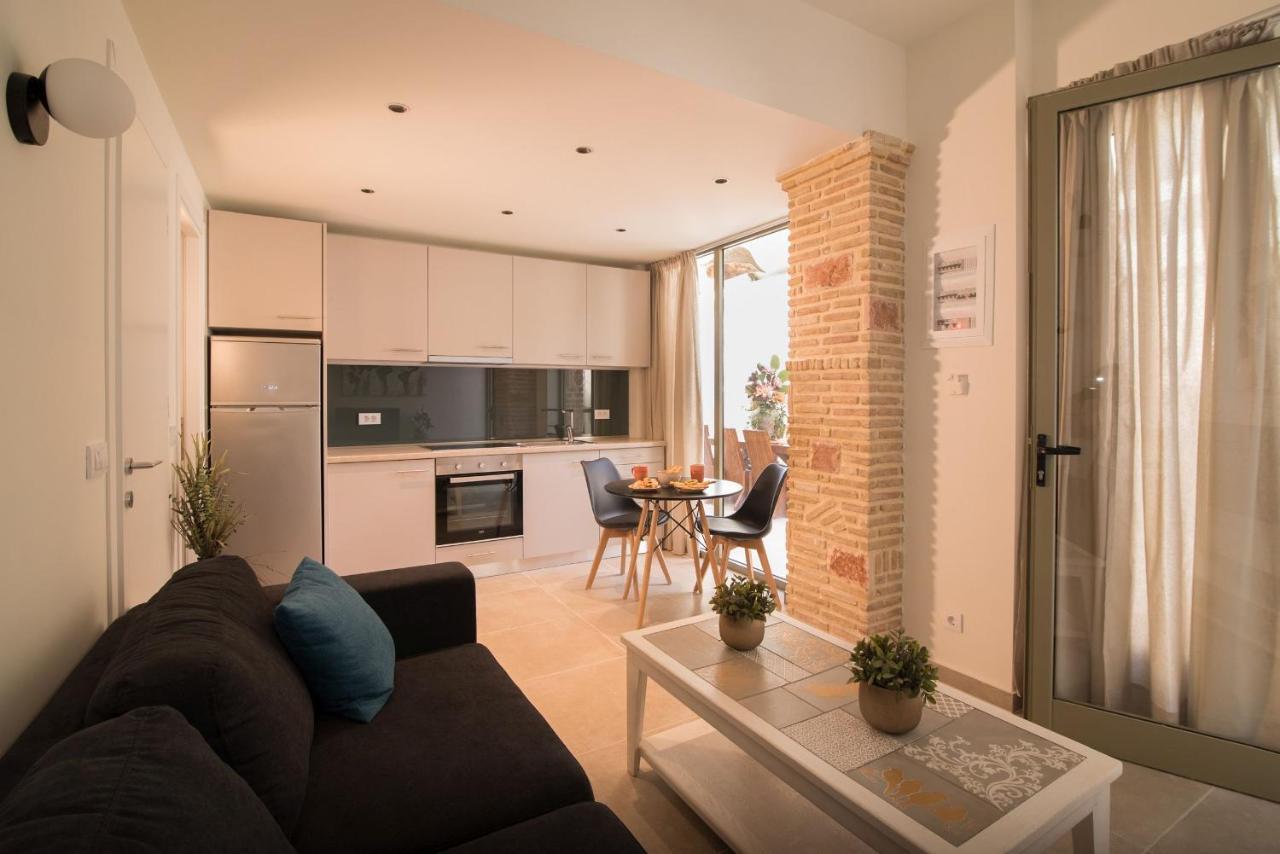 Lodge Modern Apartments, In Kalamaki Centre エクステリア 写真