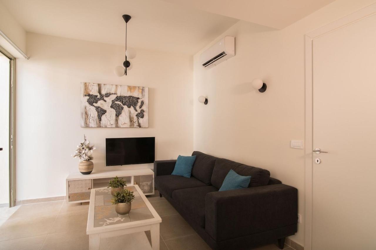 Lodge Modern Apartments, In Kalamaki Centre エクステリア 写真