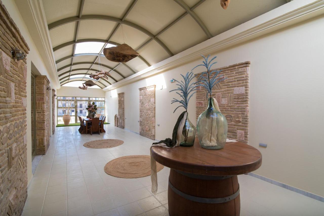 Lodge Modern Apartments, In Kalamaki Centre エクステリア 写真