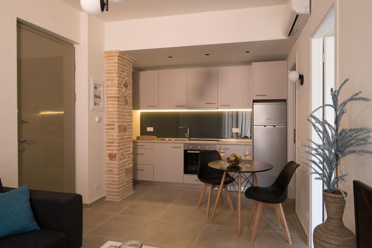 Lodge Modern Apartments, In Kalamaki Centre エクステリア 写真