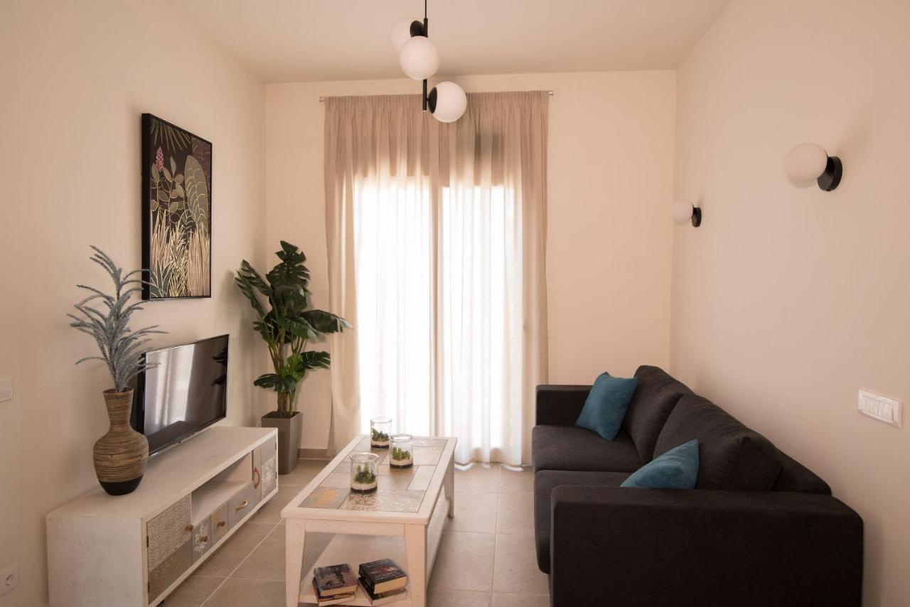 Lodge Modern Apartments, In Kalamaki Centre エクステリア 写真