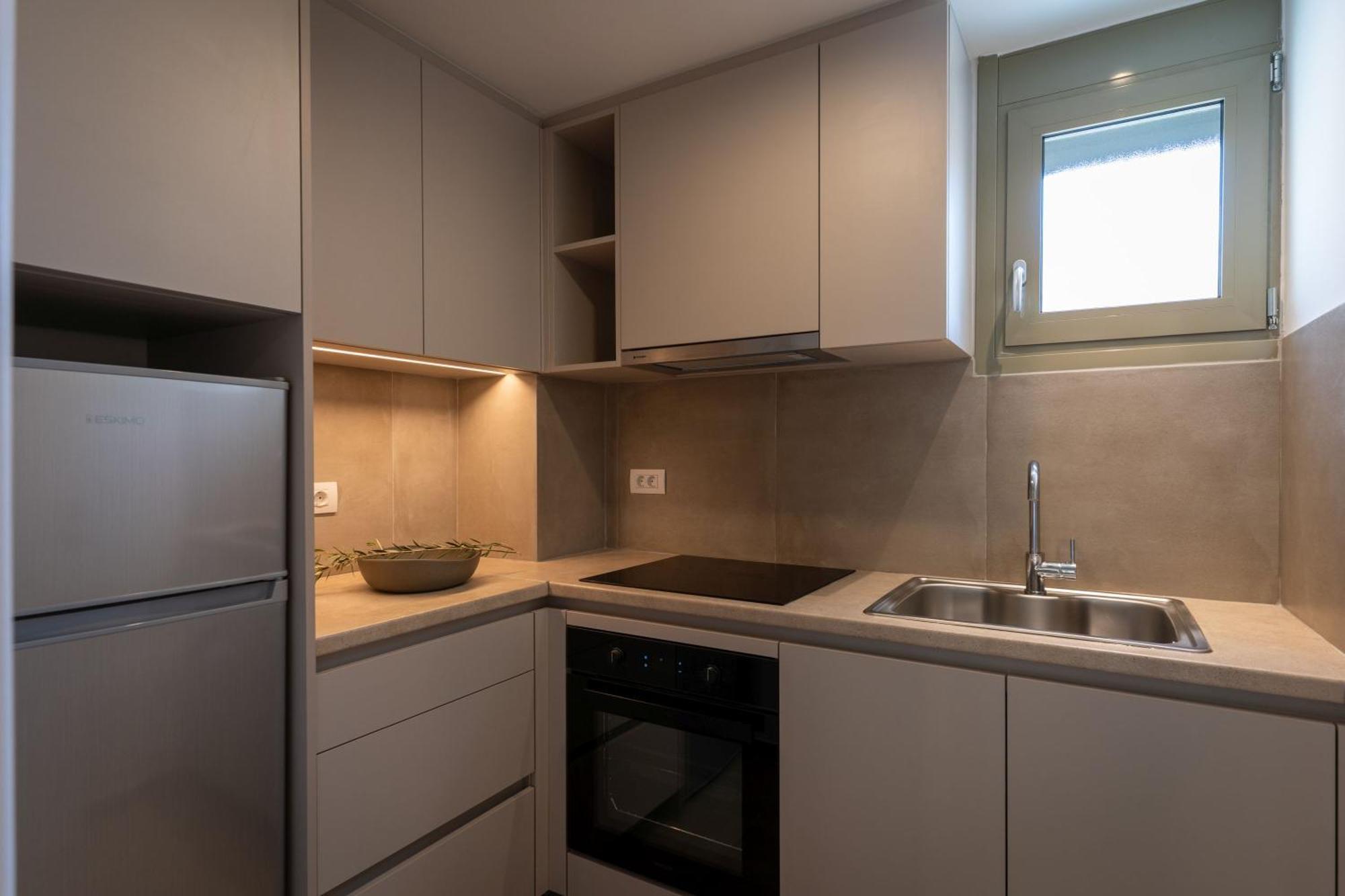 Lodge Modern Apartments, In Kalamaki Centre エクステリア 写真