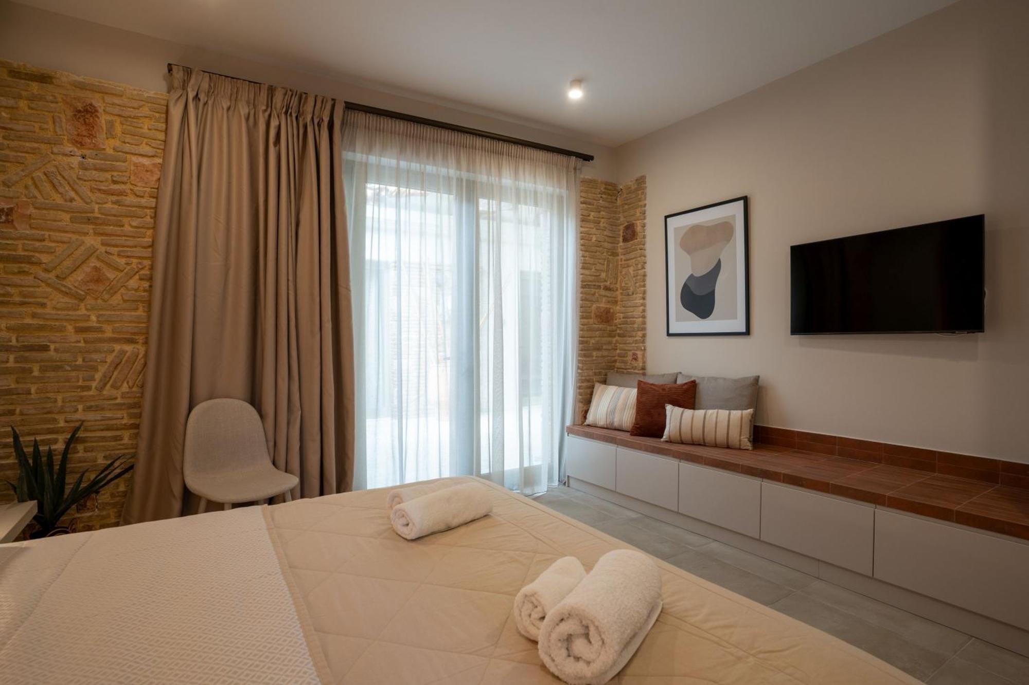 Lodge Modern Apartments, In Kalamaki Centre エクステリア 写真