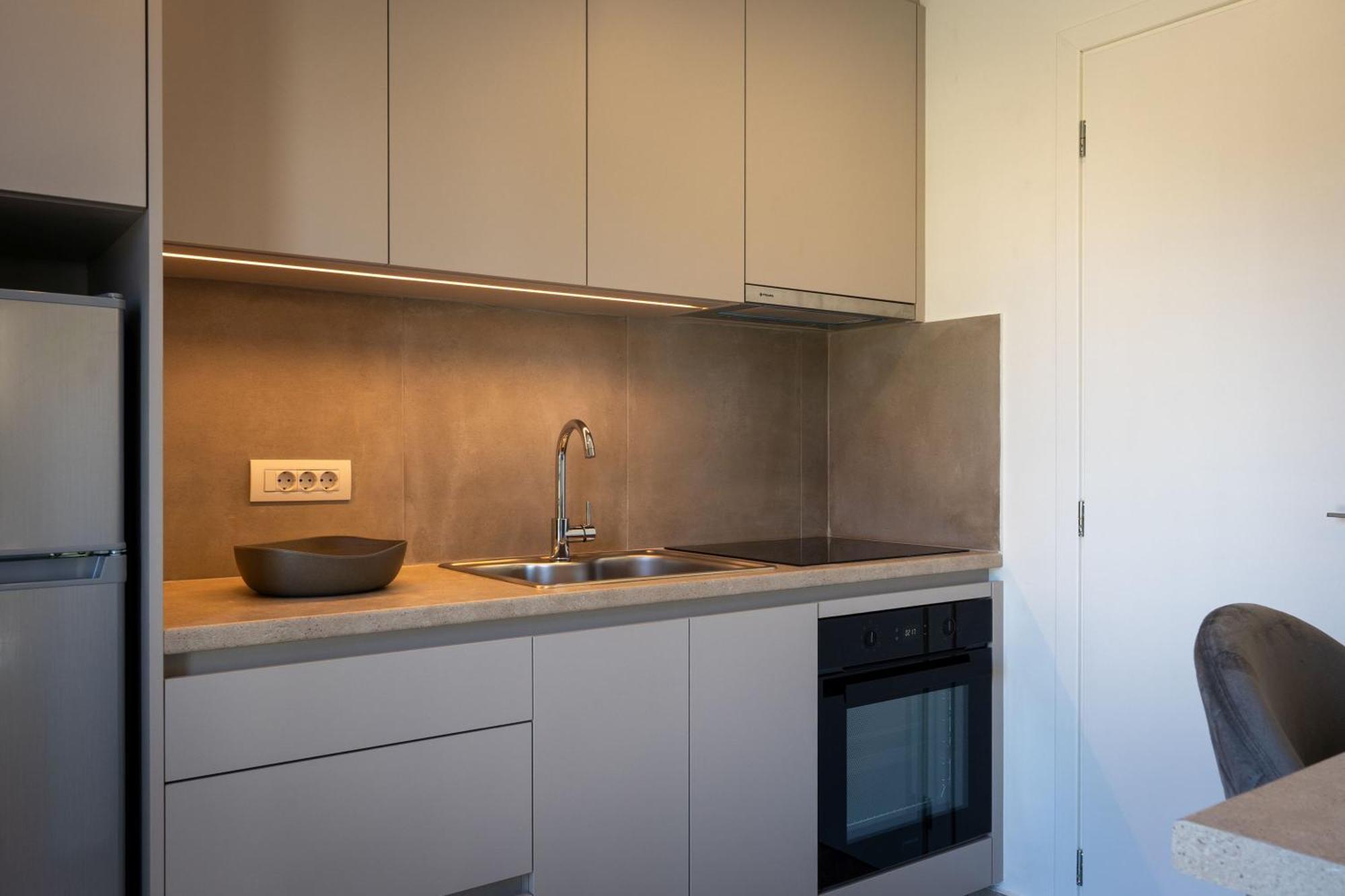 Lodge Modern Apartments, In Kalamaki Centre エクステリア 写真